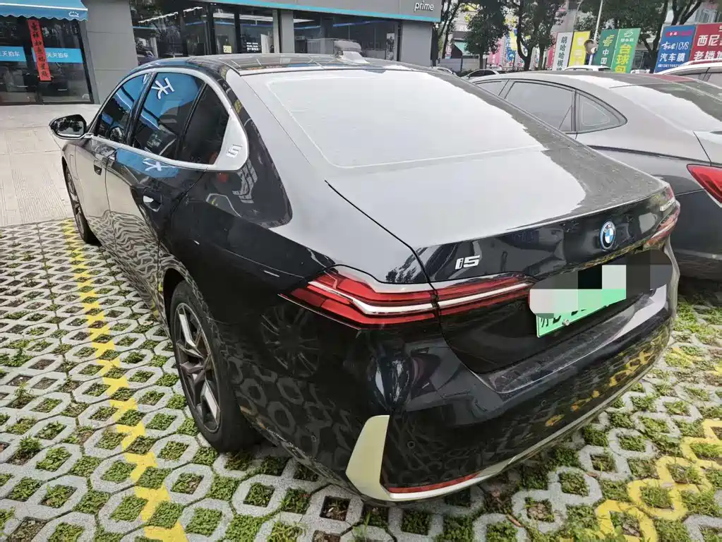 BMW i5 2024