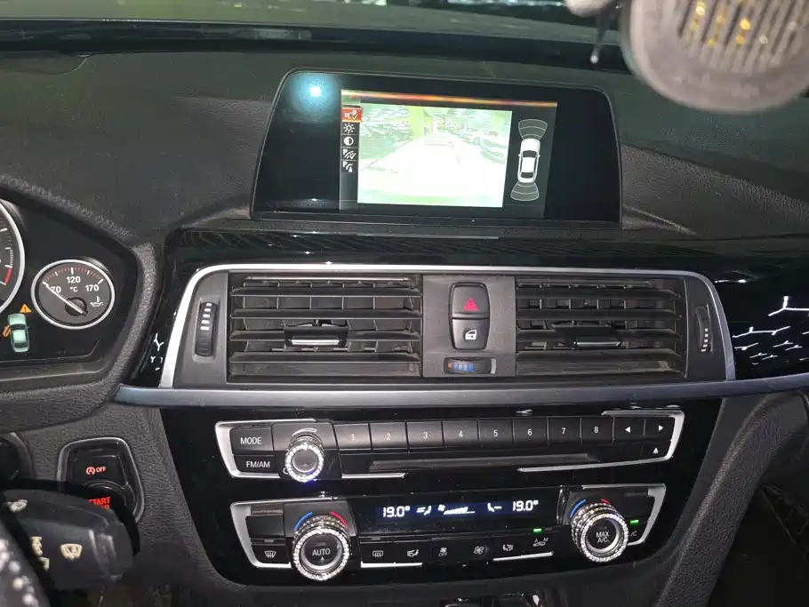 BMW 3 Series 2017 — фото 13