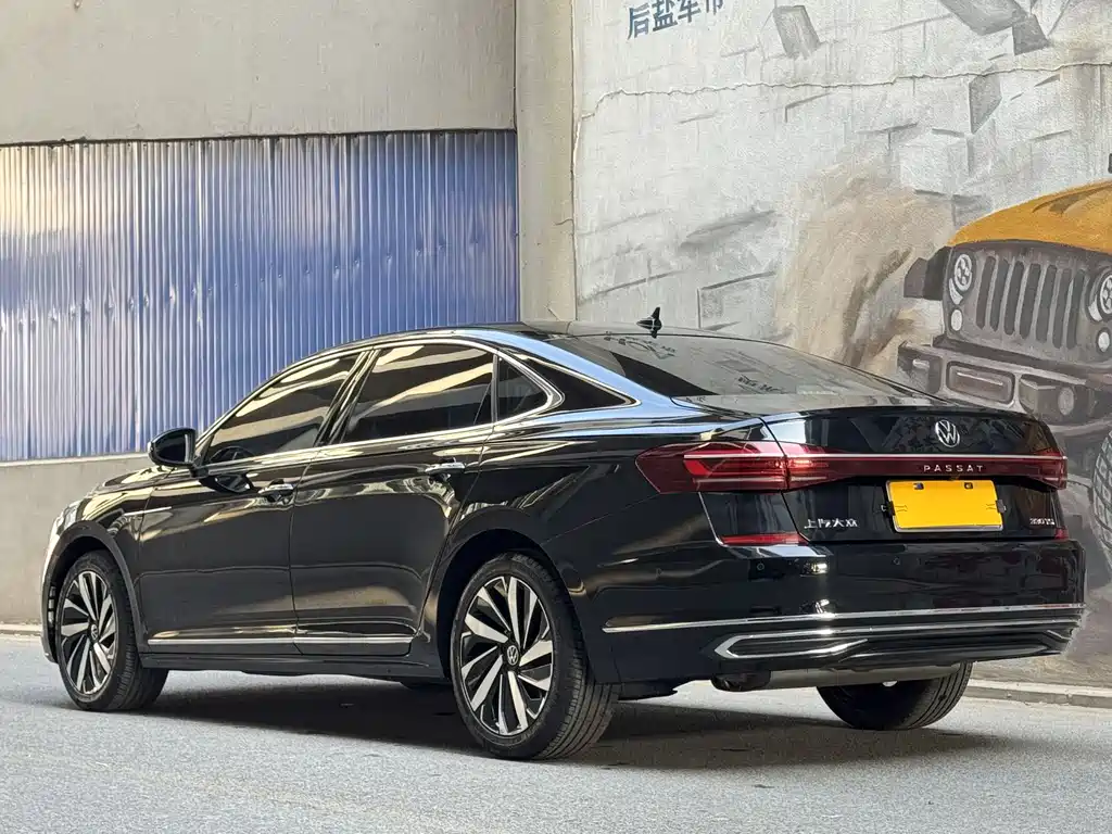 Volkswagen Passat 2023 — фото 4