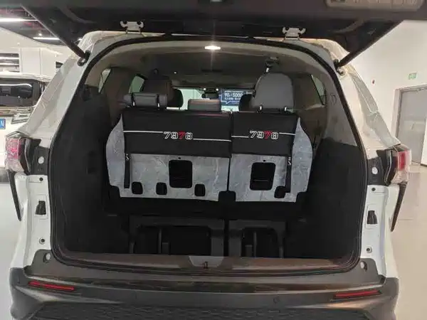 Toyota Granvia 2025