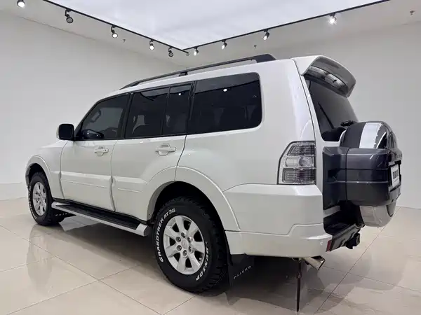 Mitsubishi Pajero 2018