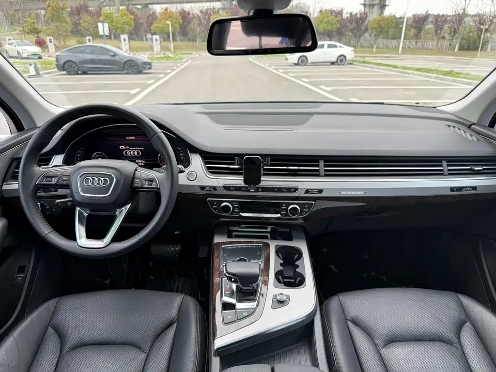 Audi Q7 2018 — фото 9