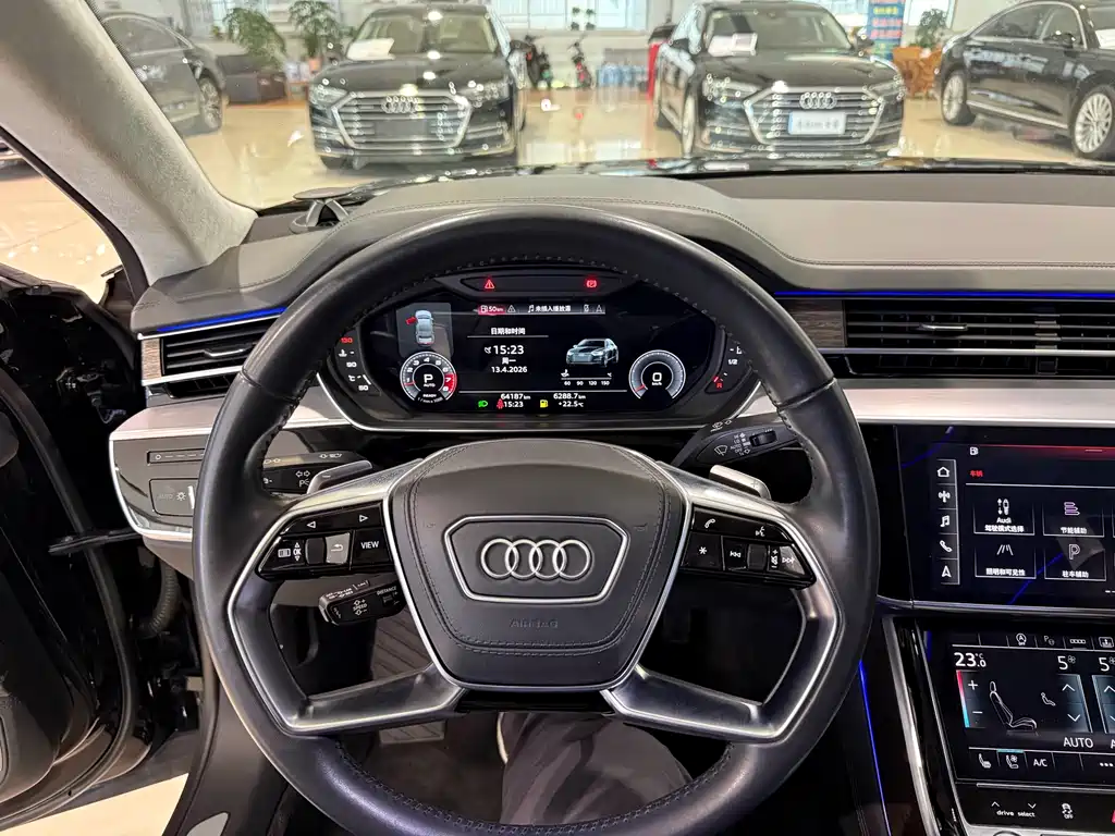 Audi A8 2021 — фото 12