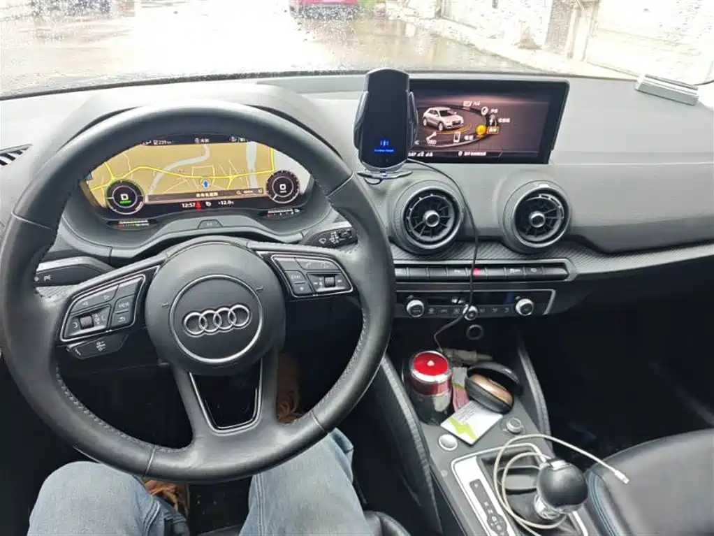 Audi Q2L e-tron 2021