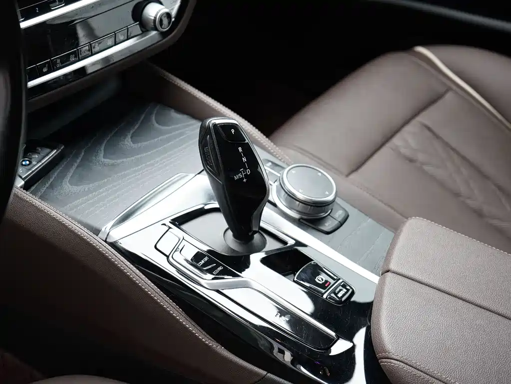 BMW 5 Series 2021 — фото 17