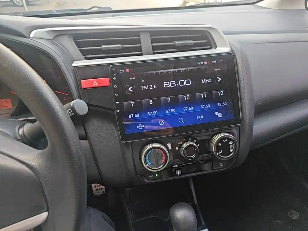 Honda Fit 2015 — фото 13