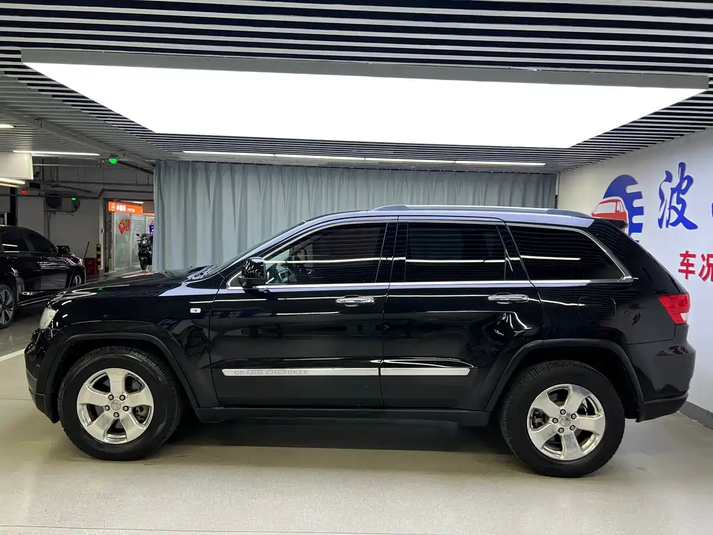 Jeep Grand Cherokee 2013 — фото 4