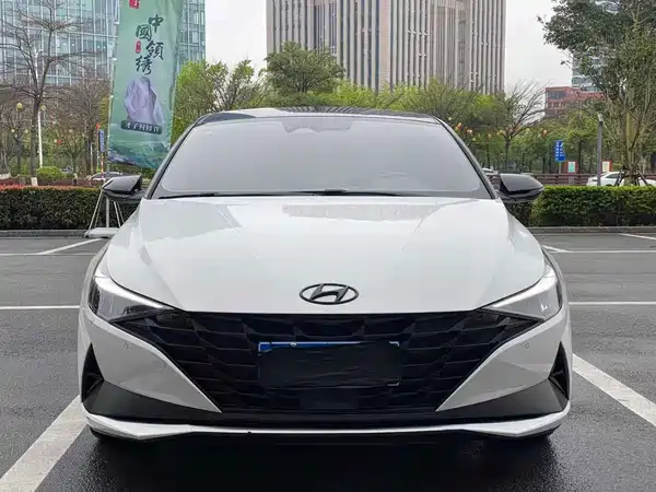 Hyundai Elantra 2022