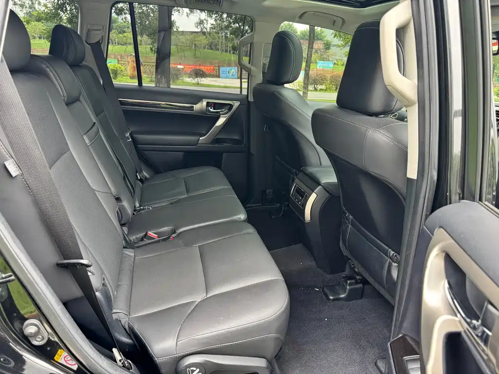 Lexus GX 2018 — фото 10