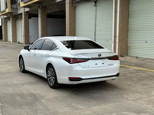 Lexus ES 2022