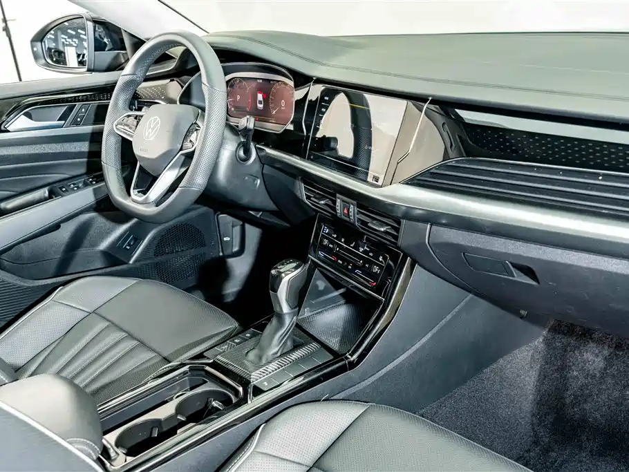 Volkswagen Passat 2024 — фото 17