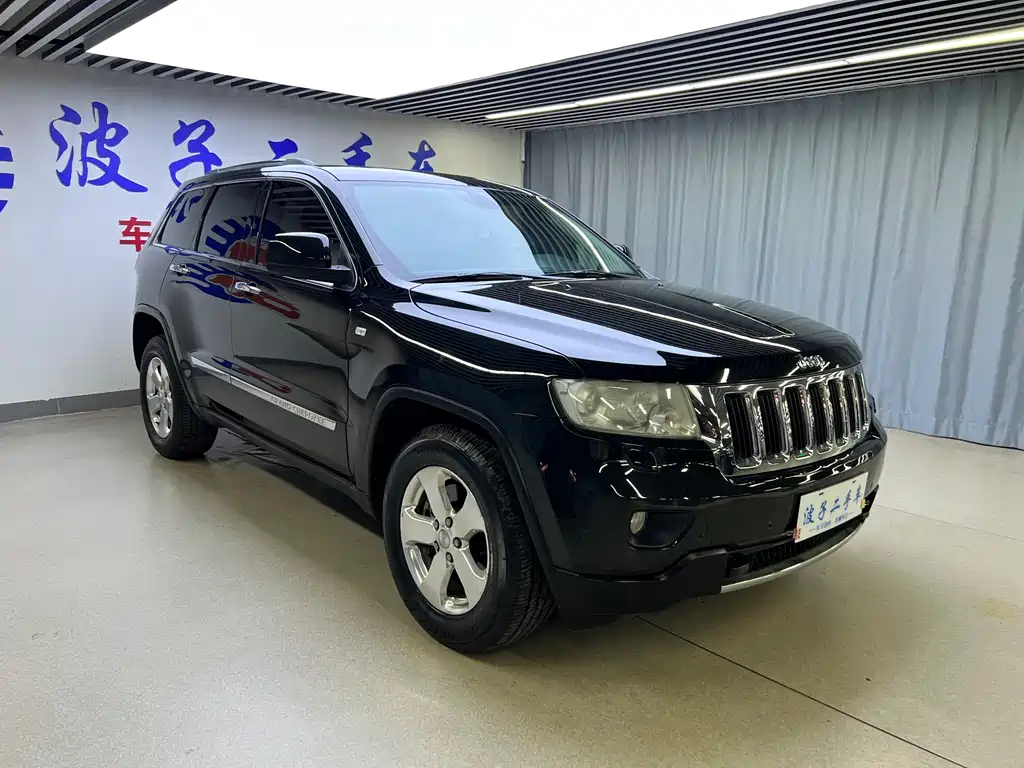 Jeep Grand Cherokee 2013 — фото 3