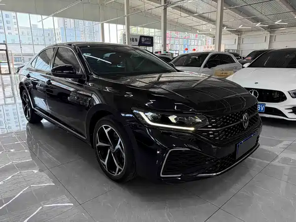 Volkswagen Passat 2023