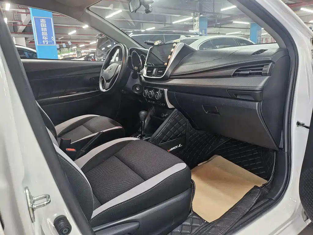 Toyota Yaris L 2020 — фото 12