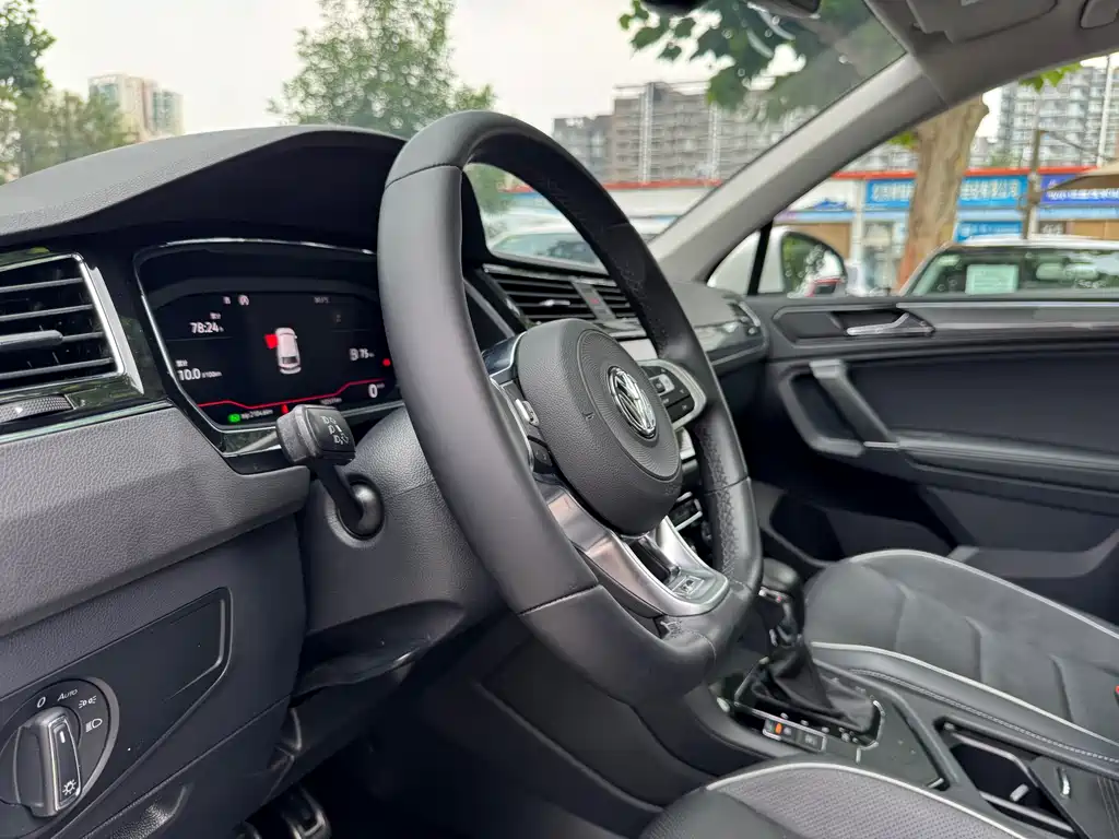 Volkswagen Tiguan L 2019 — фото 11