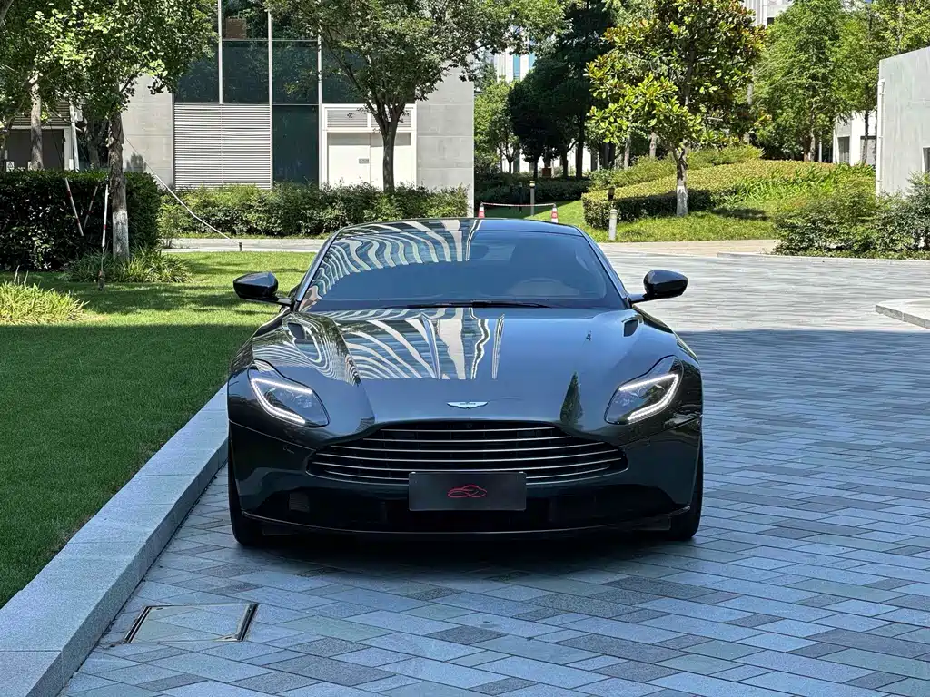 Aston Martin DB11 2018 — фото 2