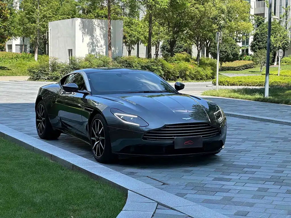 Aston Martin DB11 2018 — фото 3