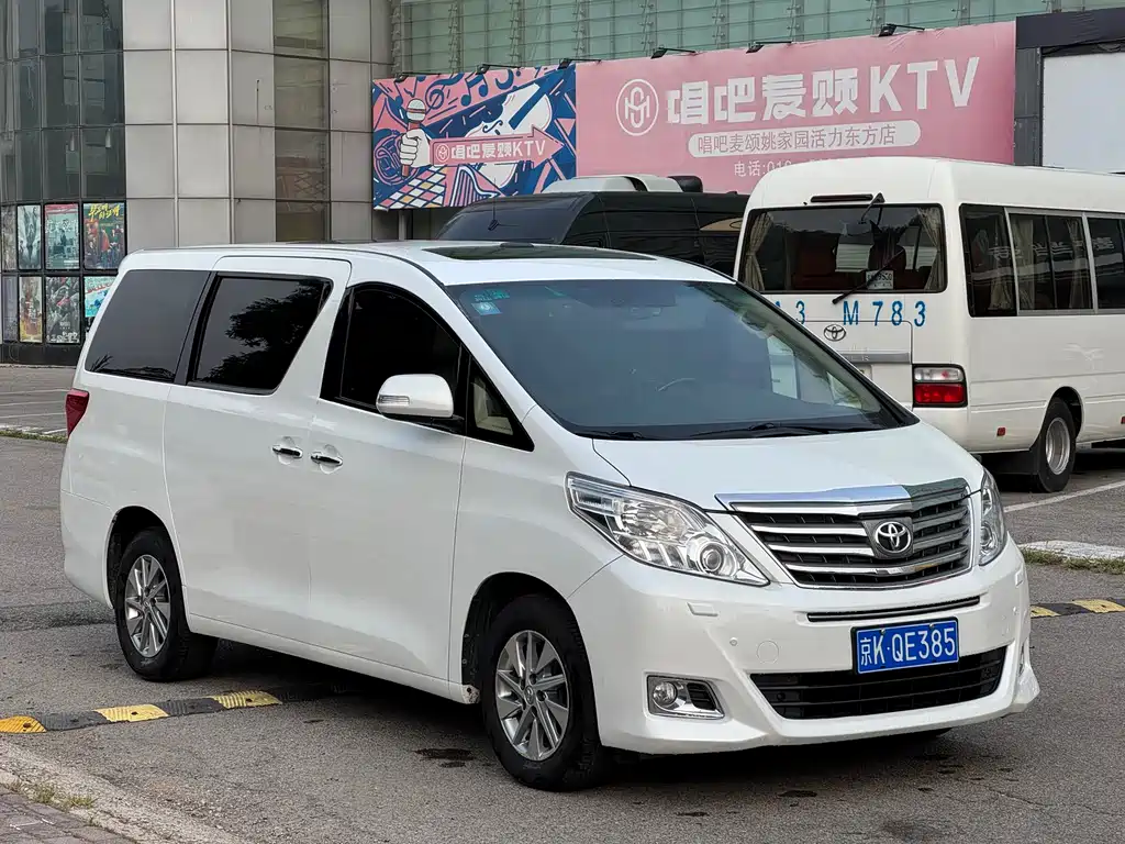 Toyota Alphard 2012