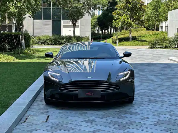 Aston Martin DB11 2018