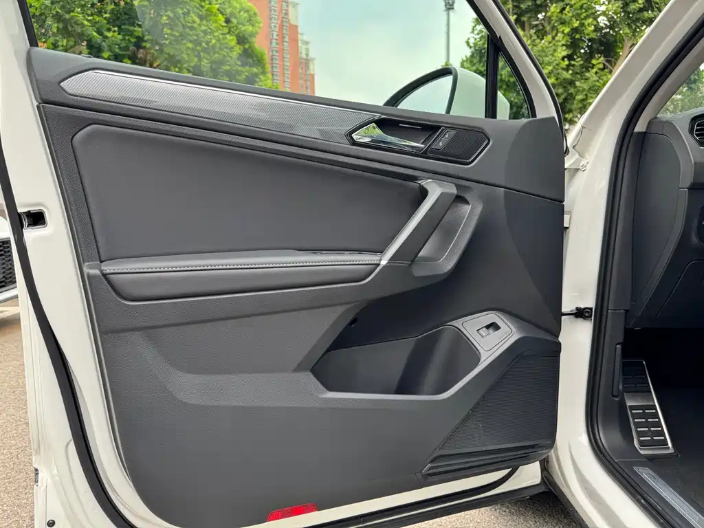 Volkswagen Tiguan L 2019 — фото 12