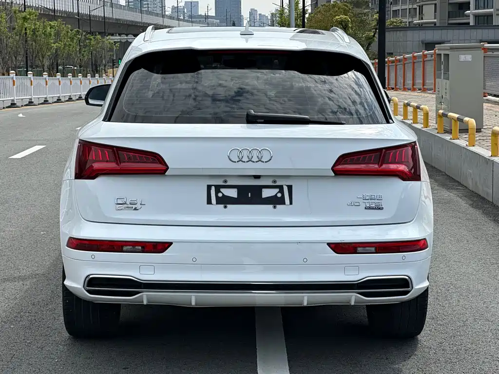 Audi Q5L 2021 — фото 13