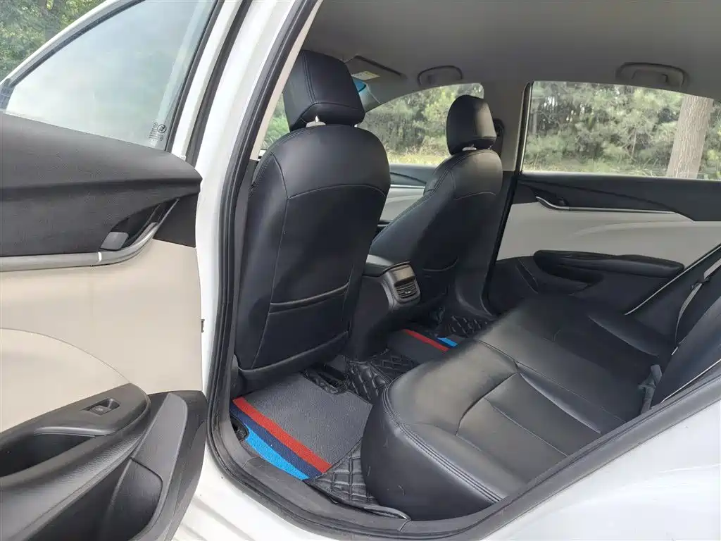 Buick Excelle 2015 — фото 13