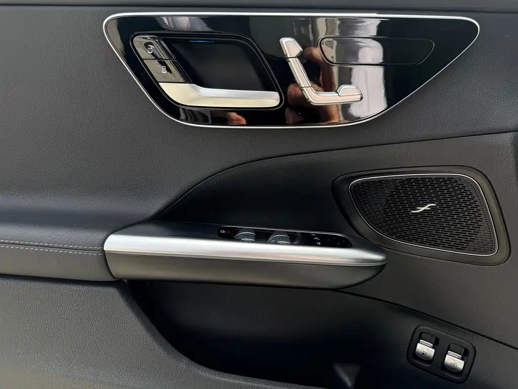 Mercedes-Benz C-Class New Energy 2023 — фото 6