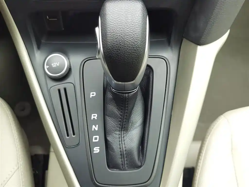 Ford Focus 2018 — фото 13