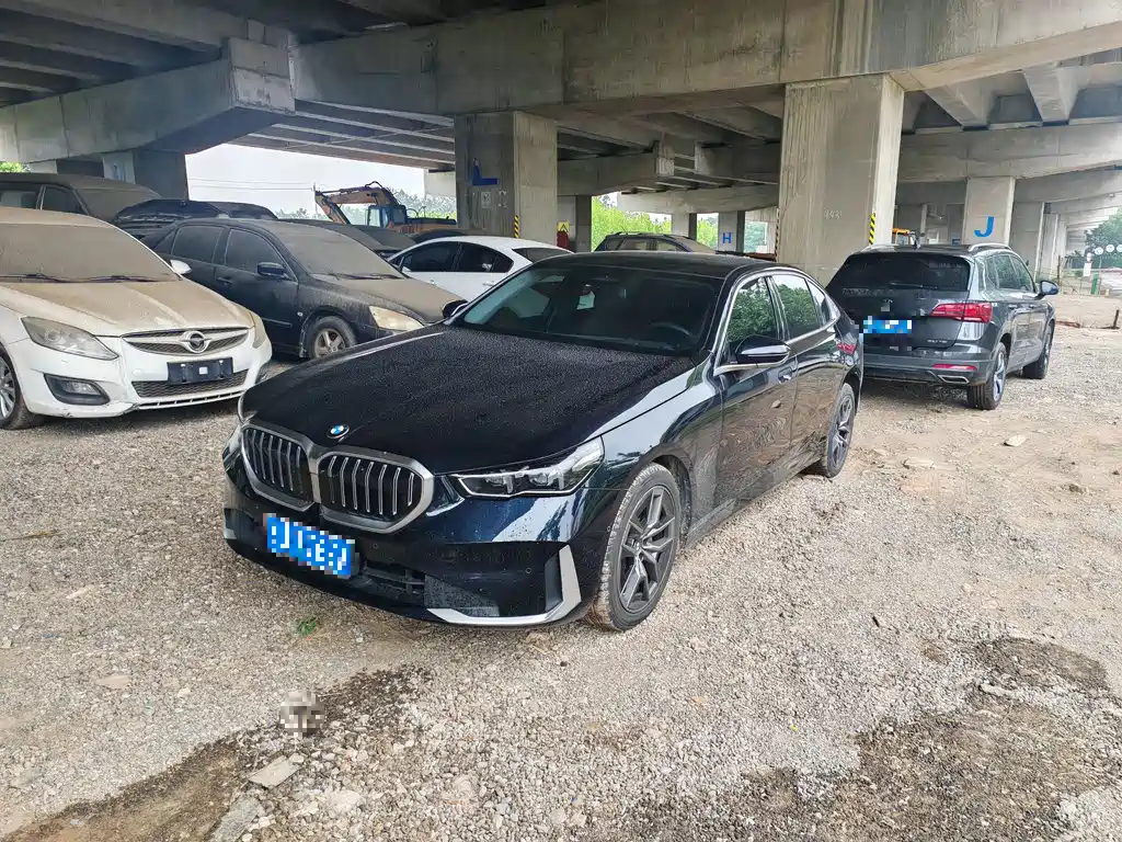 BMW 5 Series 2024 — фото 1