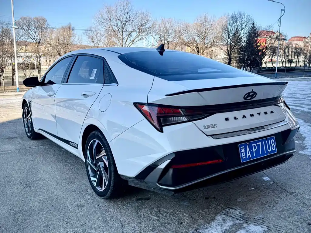 Hyundai Elantra 2023 — фото 4