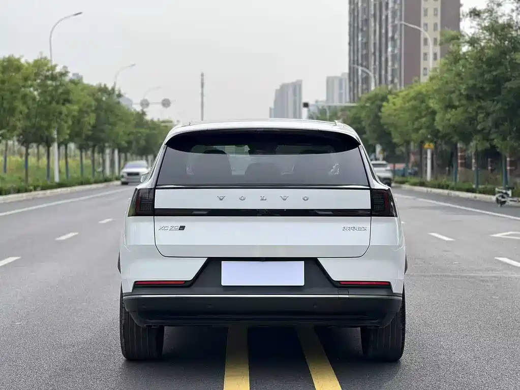 Volvo XC70 Plug-In Hybrid 2025 — фото 8
