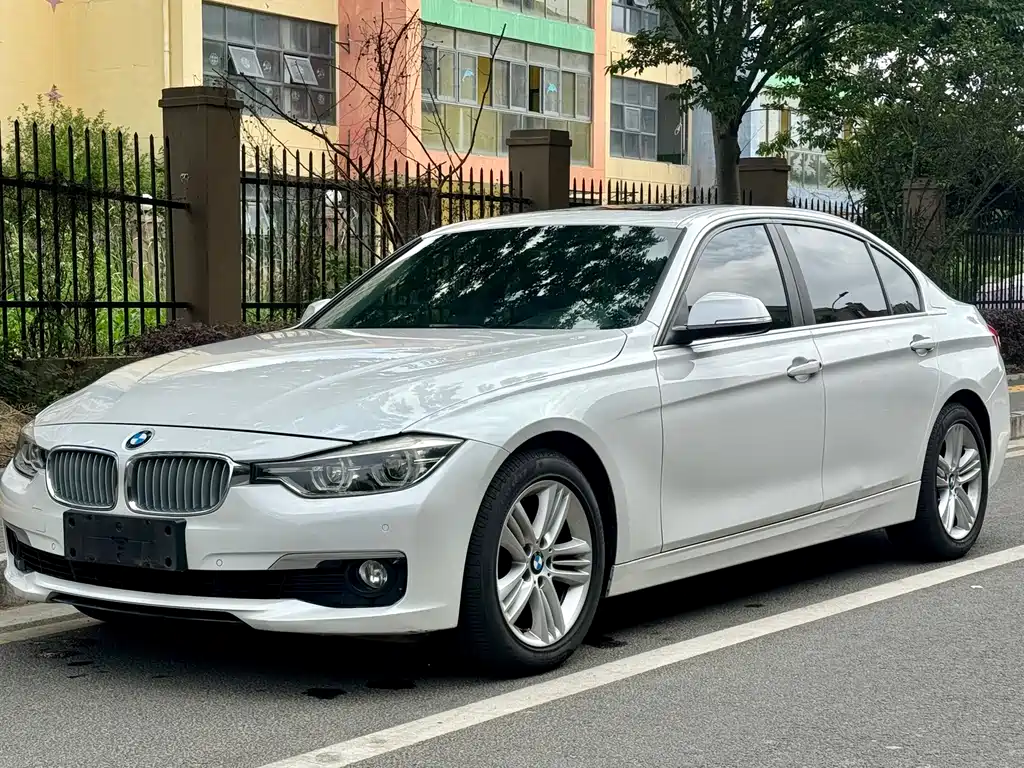 BMW 3 Series 2018 — фото 5