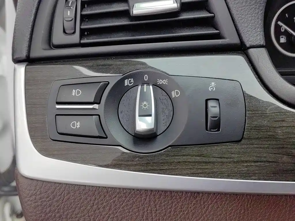 BMW 5 Series 2014 — фото 21