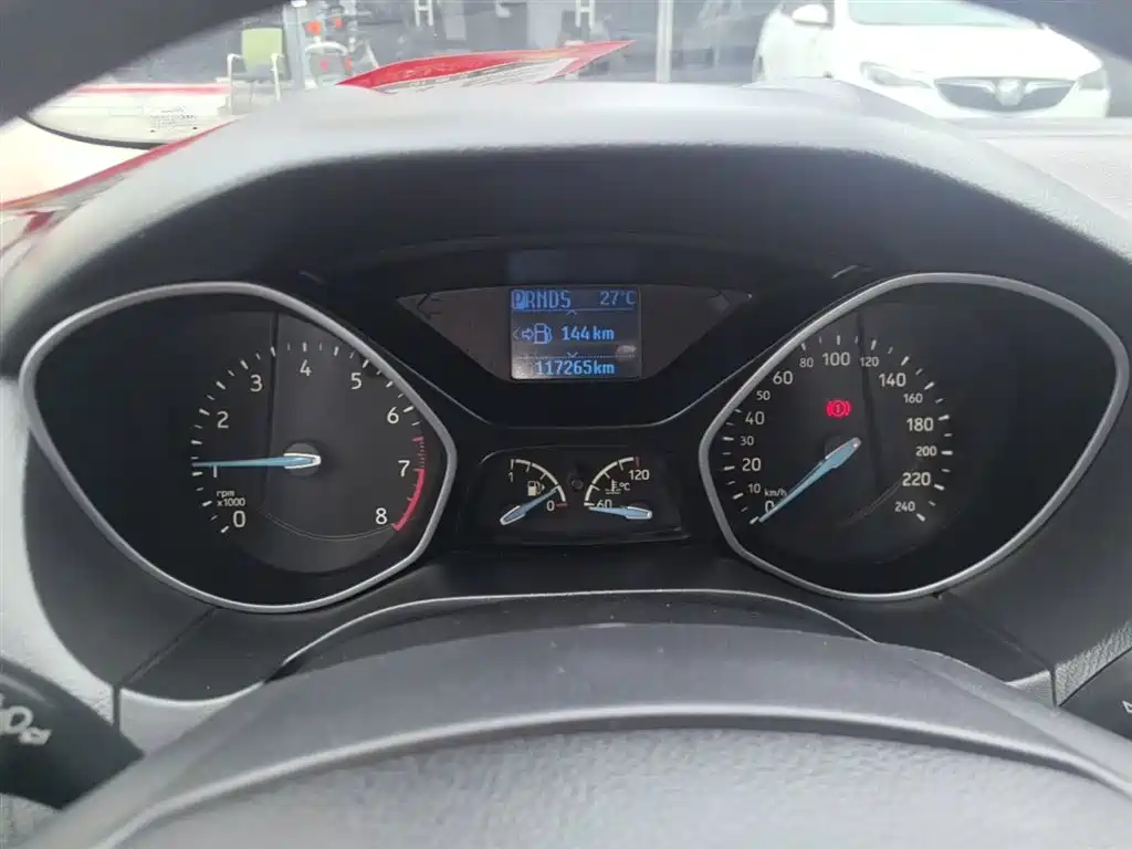 Ford Focus 2015 — фото 12