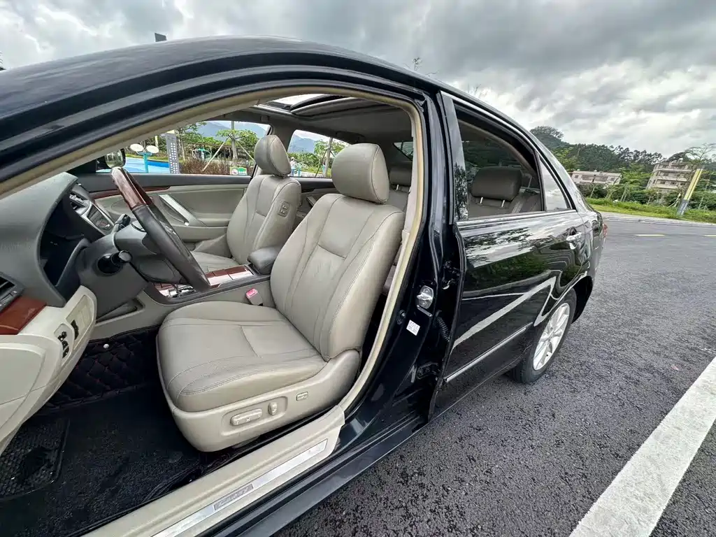 Toyota Camry 2015 — фото 10