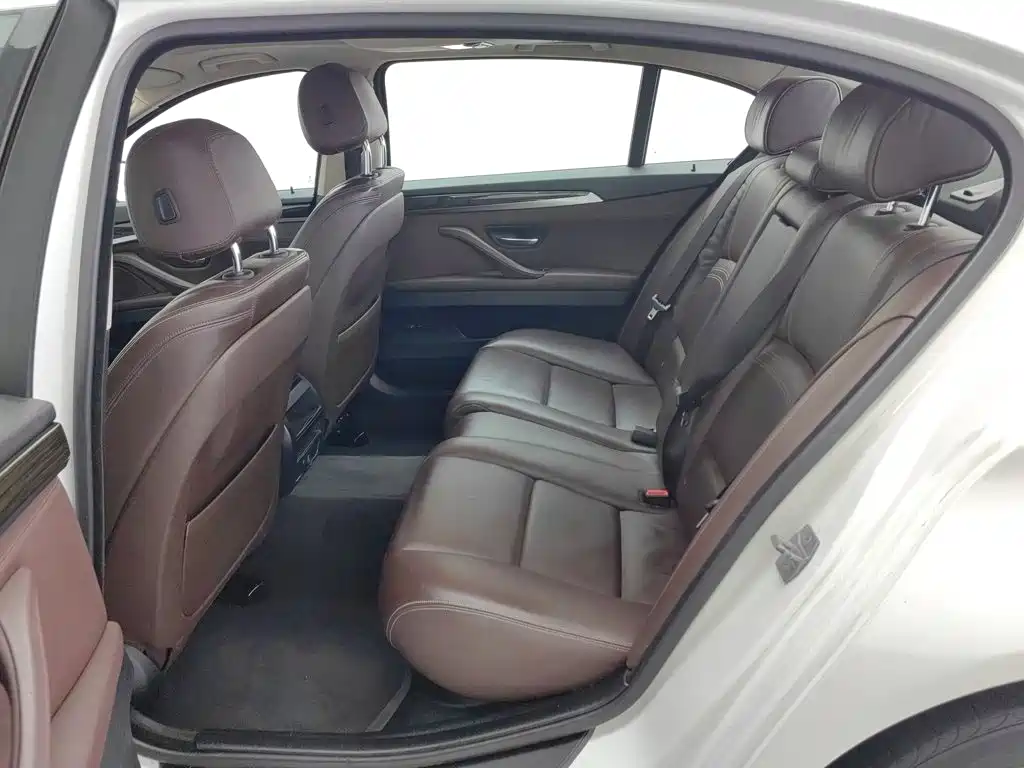 BMW 5 Series 2014 — фото 15