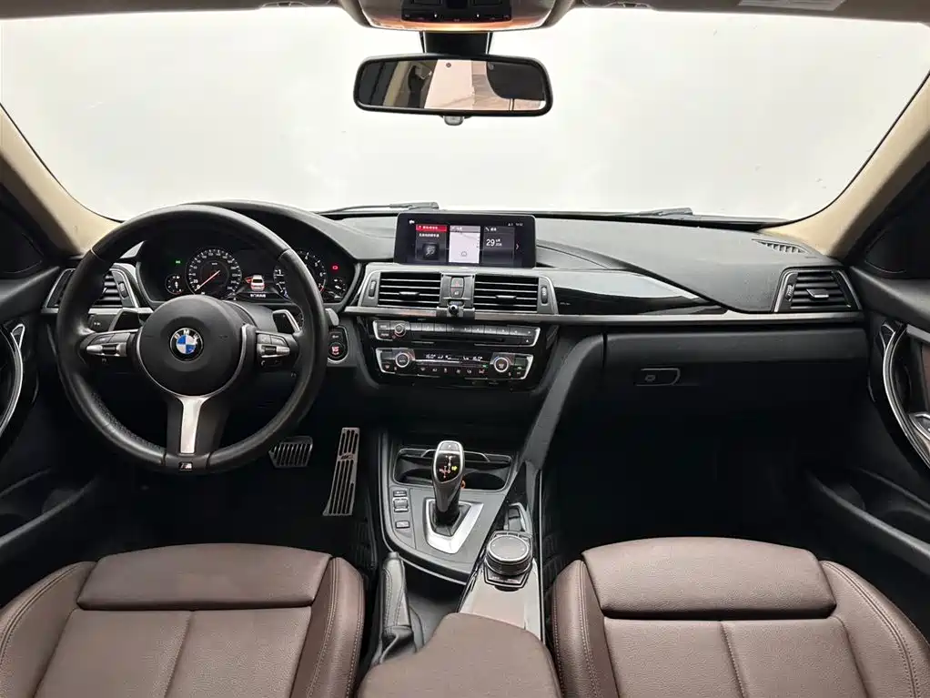 BMW 3 Series 2018 — фото 10