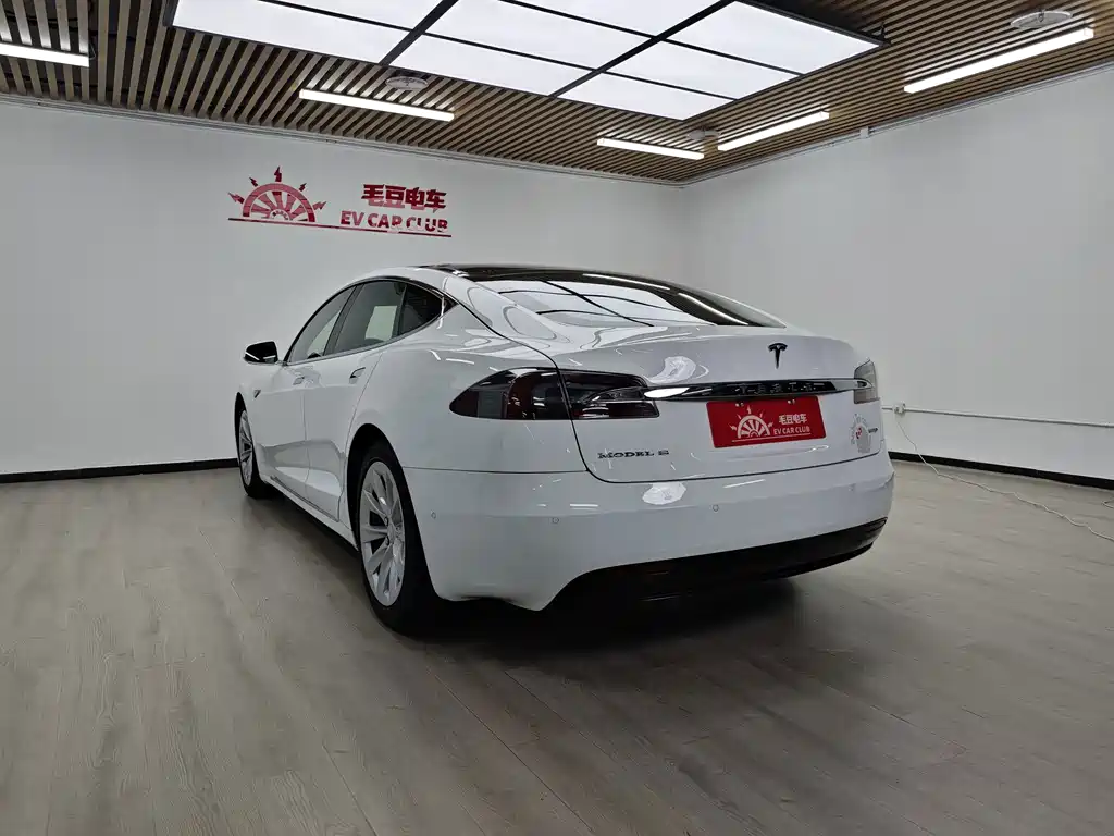 Tesla Model S 2017 — фото 6