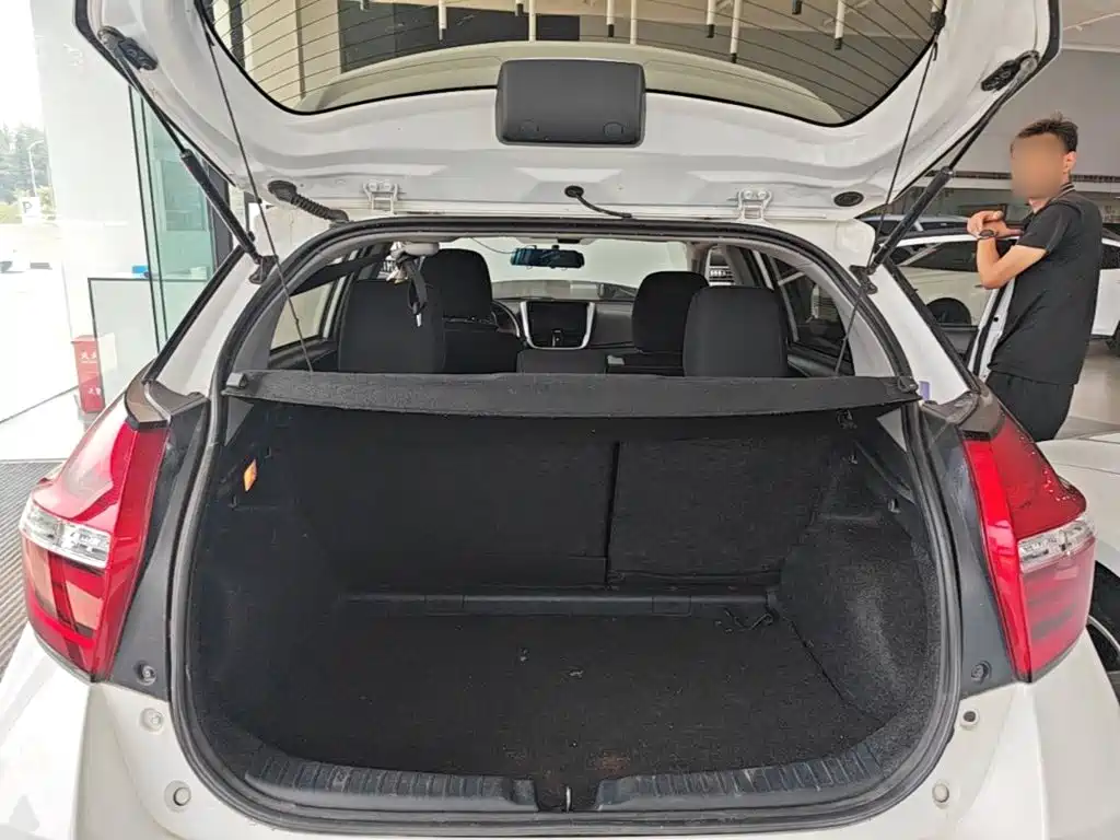 Toyota Yaris L 2020 — фото 19