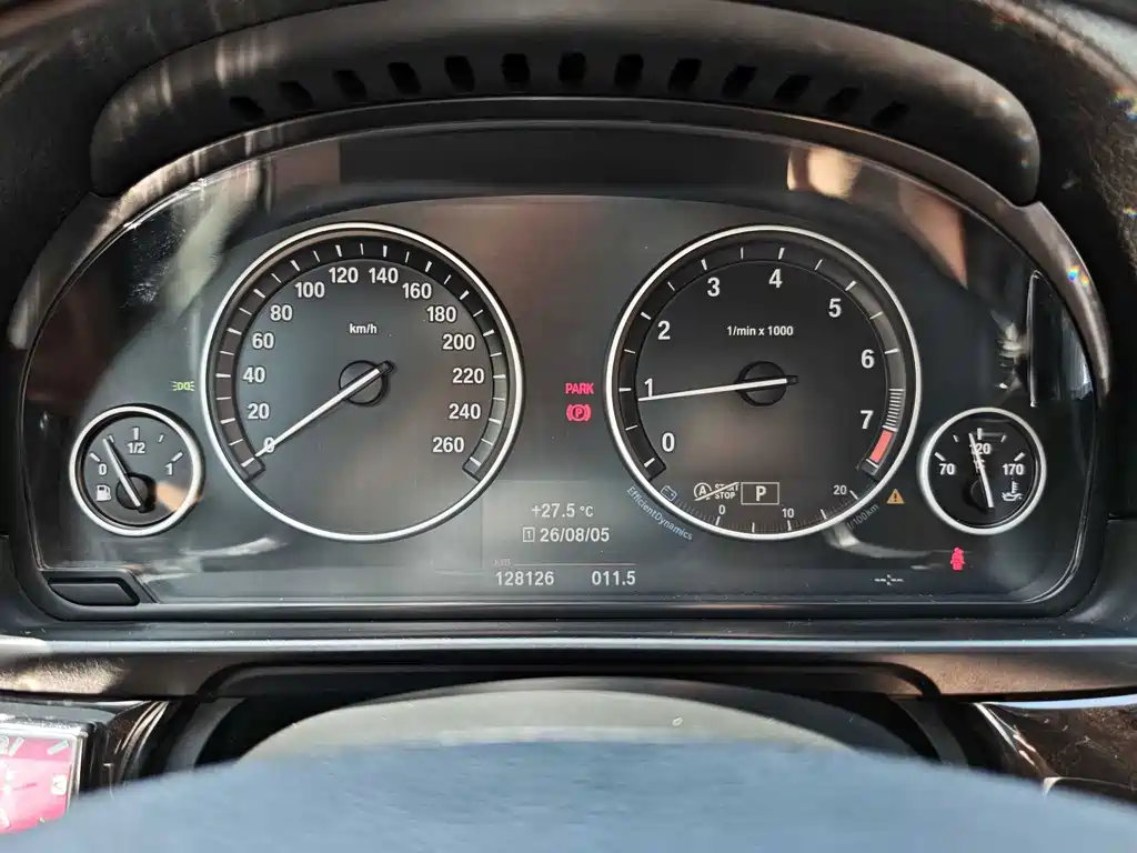 BMW 5 Series 2015 — фото 18