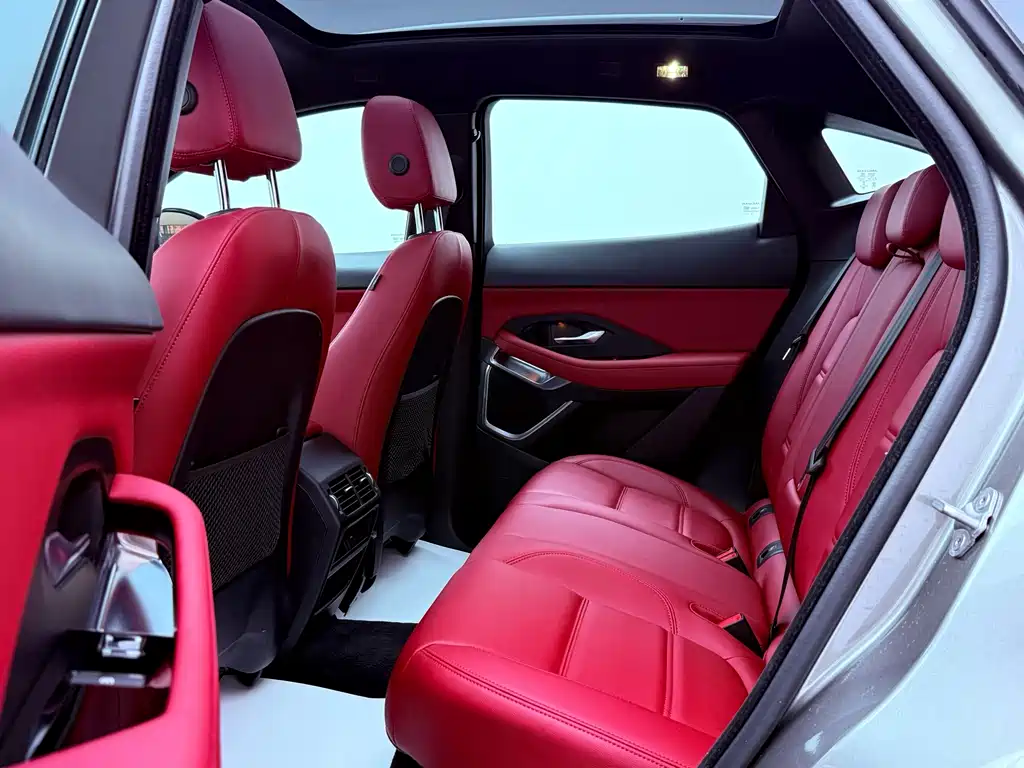 Jaguar E-PACE 2023 — фото 12