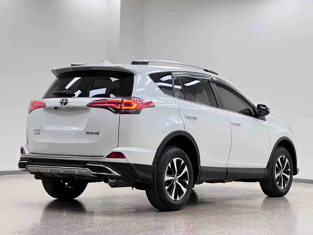 Toyota RAV4 2019 — фото 27