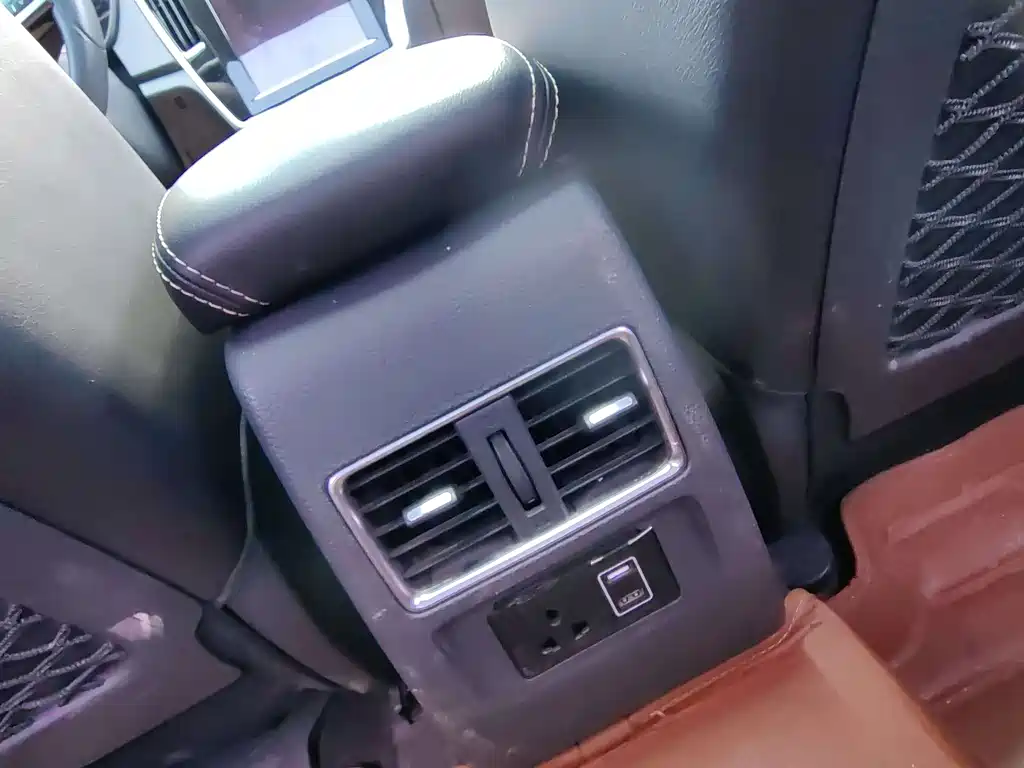 BYD Qin NEV 2018 — фото 17