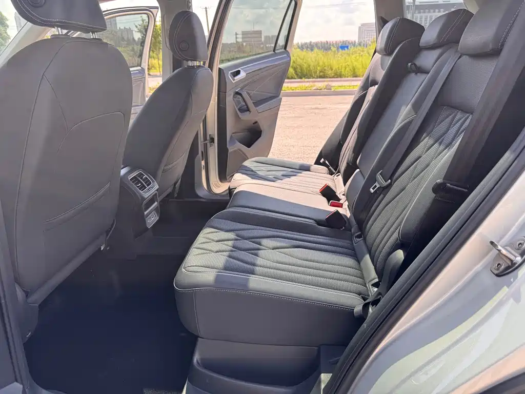 Volkswagen Tiguan L 2023 — фото 11