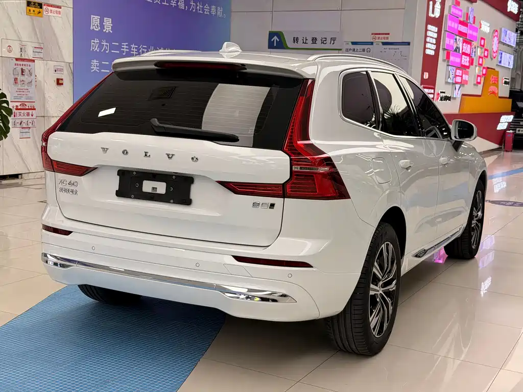 Volvo XC60 2022 — фото 14