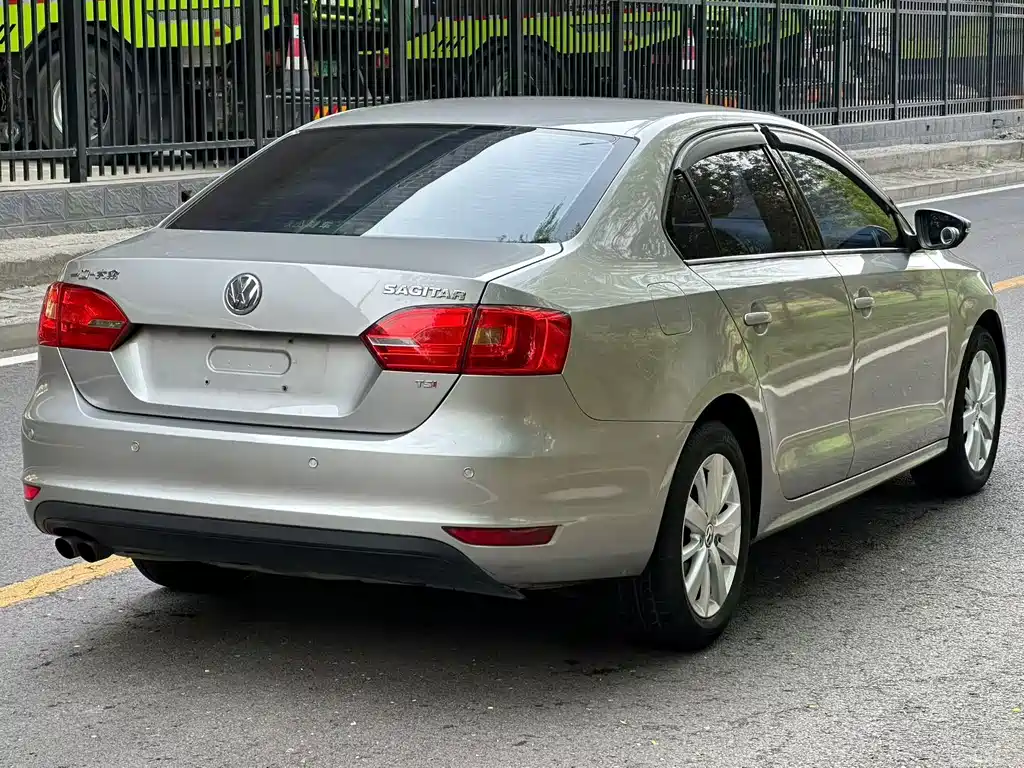 Volkswagen Sagitar 2014