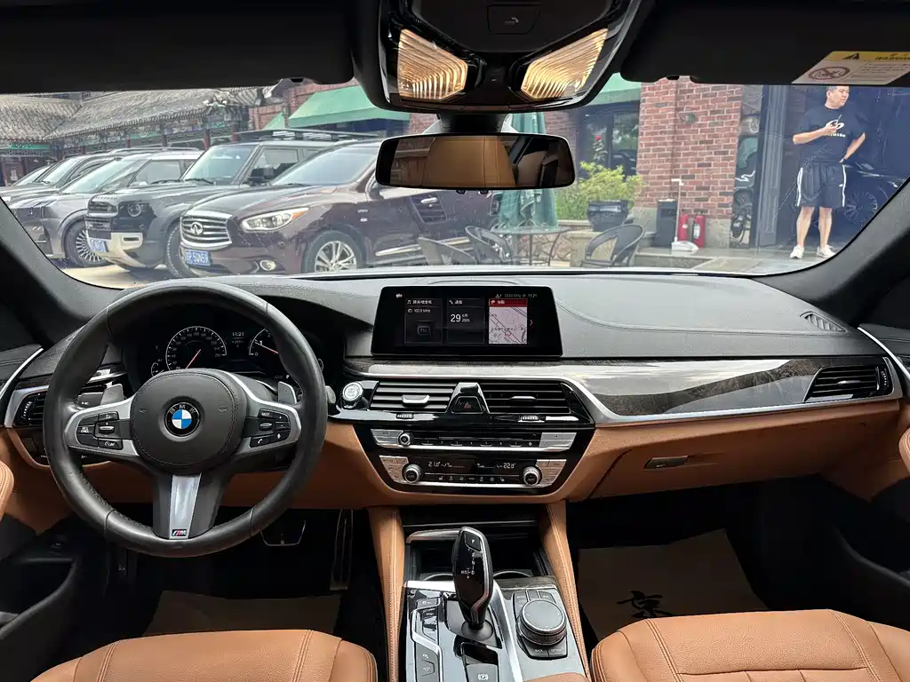 BMW 5 Series 2019 — фото 21