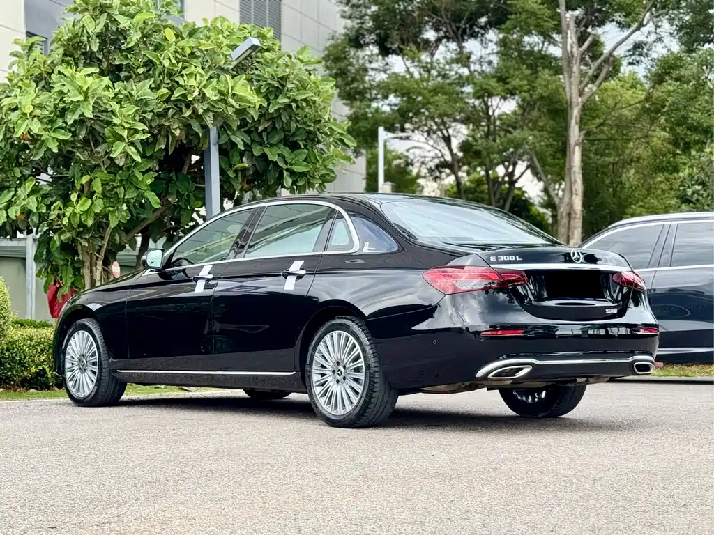 Mercedes-Benz E-Class 2022