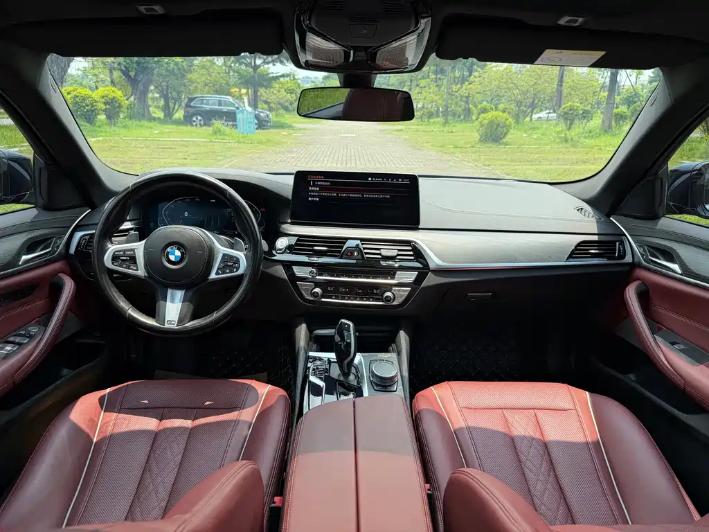 BMW 5 Series 2022 — фото 11