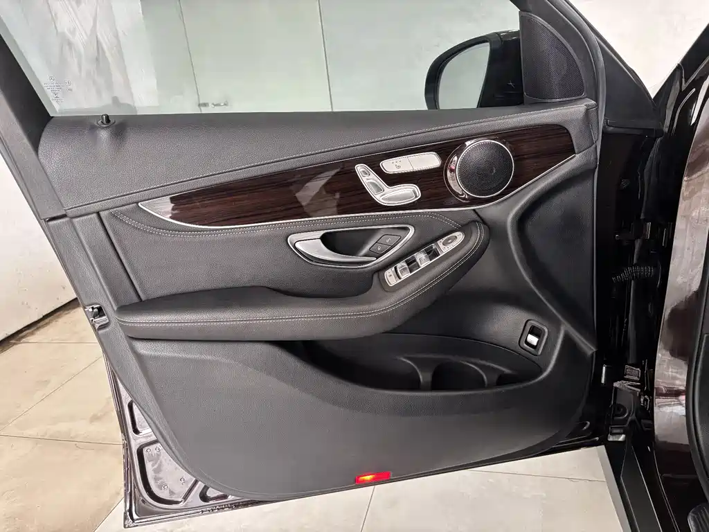 Mercedes-Benz GLC 2019 — фото 11